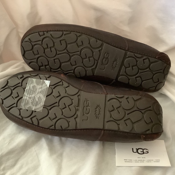 Sold UGG Australia Ascot Brown Leather Slippers 9 - Picture 9 of 11